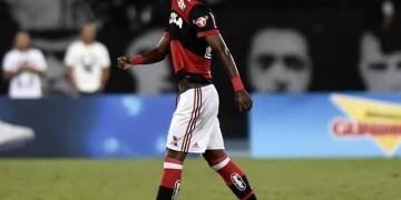 Reencontro de Vinicius Junior com Botafogo dura 10min e termina em xingamentos