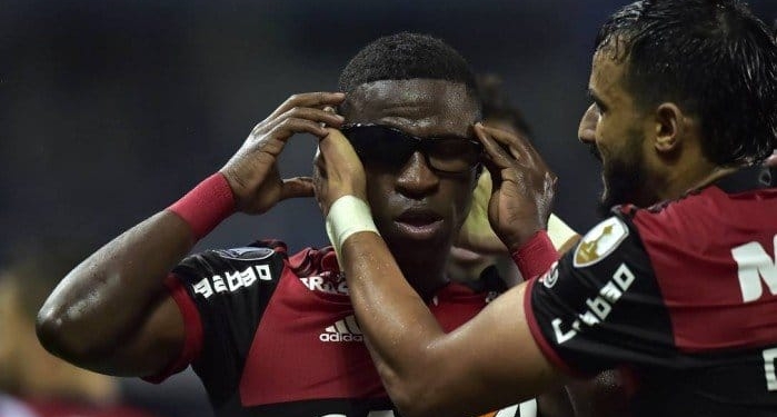 Entenda como o sucesso de Vinícius Jr pode mantê-lo por mais tempo no Fla
