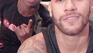 Neymar e Vinícius Júnior publicam foto de encontro e movimentam redes sociais