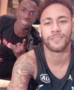 Neymar e Vinícius Júnior publicam foto de encontro e movimentam redes sociais