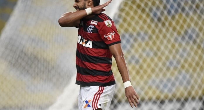 A vigésima ceifada: Dourado se torna o 2º maior artilheiro do Novo Maracanã