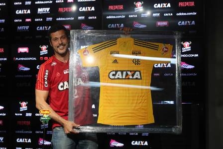 Flamengo apoia projeto para levar jovens carentes a despedida de Julio Cesar
