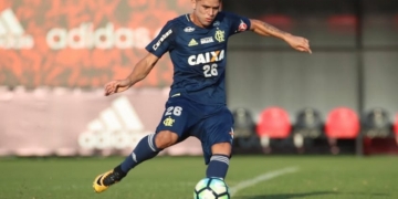 Cuéllar quer vitória do Fla na estreia do Brasileirão: 'Vamos atrás do título'