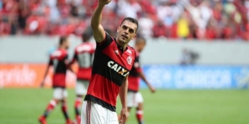 Rhodolfo volta a treinar no campo e pode ser novidade na quarta-feira