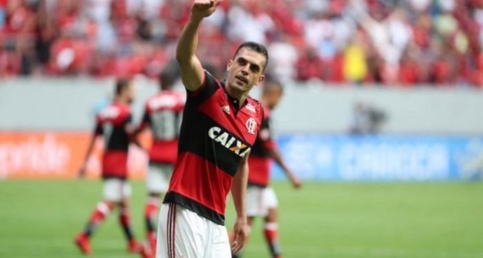 Rhodolfo volta a treinar no campo e pode ser novidade na quarta-feira