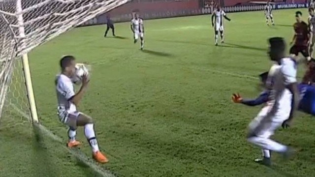 CBF afasta trio de arbitragem do jogo entre Vitória e Flamengo