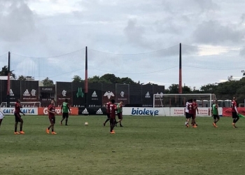 Flamengo treina em período integral no Ninho do Urubu