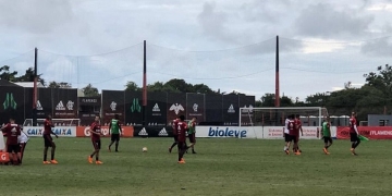 Flamengo treina em período integral no Ninho do Urubu