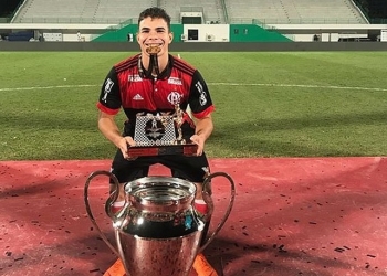 Não é só Reinier: eleito melhor jogador do título em Dubai, volante é nova joia do Fla