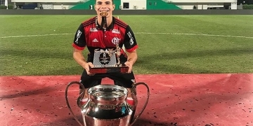 Não é só Reinier: eleito melhor jogador do título em Dubai, volante é nova joia do Fla