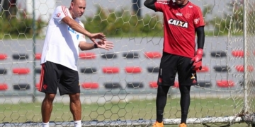 Livre das dores, Diego Alves não será baixa no Fla na estreia do Brasileirão