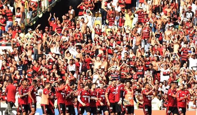 Emoções à flor da pele: Juan e Vinicius Jr falam sobre treino aberto à torcida do Flamengo