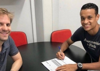 Flamengo renova o contrato de mais uma promessa da base