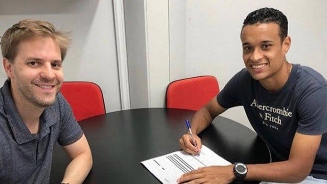 Flamengo renova o contrato de mais uma promessa da base
