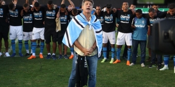 Campeão gaúcho, Renato confirma permanência no Grêmio e diz "não" ao Fla