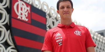 Conheça o auxiliar do Fla que sobreviveu às demissões e comanda o time