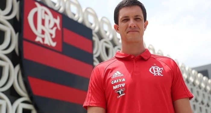 Conheça o auxiliar do Fla que sobreviveu às demissões e comanda o time
