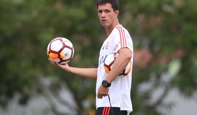 Brilho em acessos e fracasso no Guarani: o que fez Barbieri antes da chance no Fla