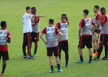 Ainda invicto, Barbieri dá novo encaixe ao Fla e ganha pontos para efetivação