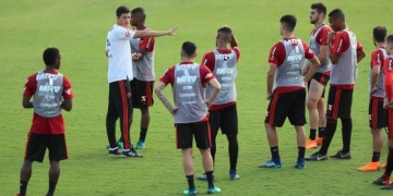 Ainda invicto, Barbieri dá novo encaixe ao Fla e ganha pontos para efetivação