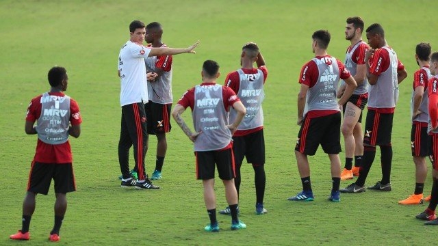 Ainda invicto, Barbieri dá novo encaixe ao Fla e ganha pontos para efetivação