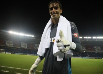 Procurado pelo Sport, César inicia conversas por renovação no Fla