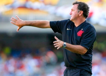 Flamengo não está negociando com técnico Cuca