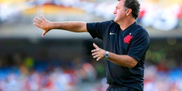 Flamengo não está negociando com técnico Cuca