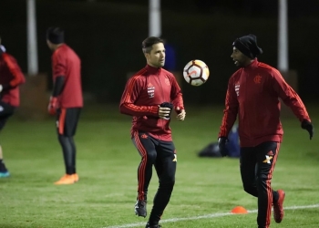 Diego treina na Colômbia e aumenta a chance de enfrentar o Santa Fe