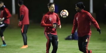 Diego treina na Colômbia e aumenta a chance de enfrentar o Santa Fe