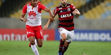 Faz falta? Fla reduz bola aérea, mas segue irregular e é menos ofensivo sem Diego