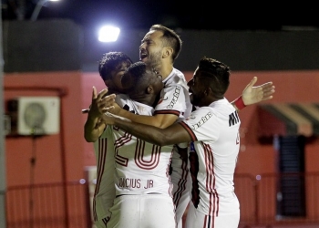 Everton Ribeiro desabafa após expulsão: “Fico indignado”