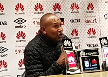 Técnico do Santa Fe elogia o Fla, mas avisa: 'Será uma guerra'