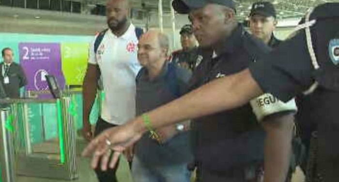 Flamengo embarca para a Colômbia com xingamentos a Bandeira e cobrança a Barbieri e jogadores