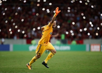 Na despedida de Julio Cesar, Flamengo derrota o América-MG no Maracanã