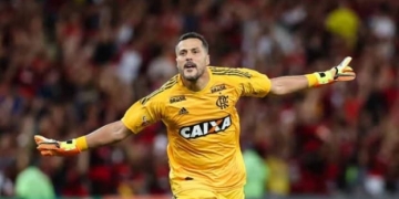 Julio Cesar se despede em alto nível e Flamengo vence o América-MG