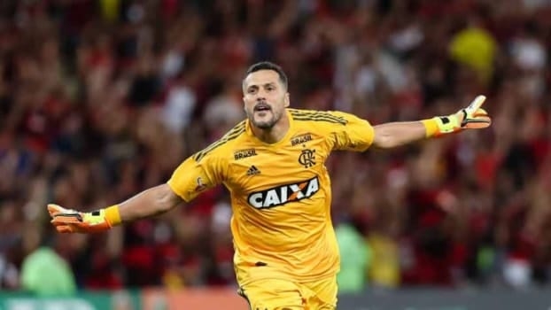 Julio Cesar se despede em alto nível e Flamengo vence o América-MG