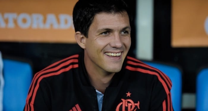 Após tropeço, Fla segura Barbieri, mas espera opção certeira para técnico