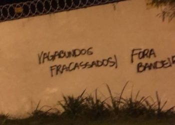 Virou rotina! Após empate, vândalos picham muros do Ninho do Urubu
