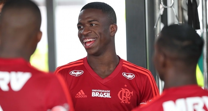 Flamengo estreia novo uniforme em treino comandado por Mauricio Barbieri