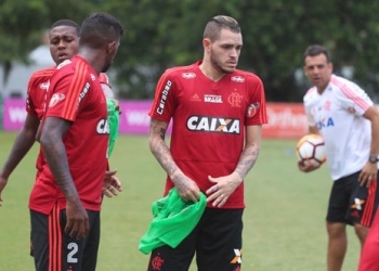 Revelação do Fla, atacante Thiago Santos renova com o clube até o fim de 2020