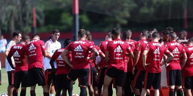 Blindado, Flamengo trabalha em silêncio à espera do novo treinador