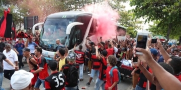 Fla mudou ônibus oficial, ampliou estafe e dobrou gasto para atender elenco