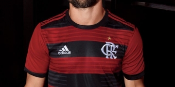 Escudo diferente, grafismos e listras: Flamengo lança novo uniforme para 2018