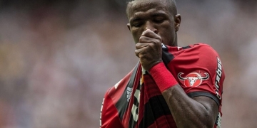 Fla vence Ceará com dois de Vinicius Jr, assume liderança e ameniza pressão