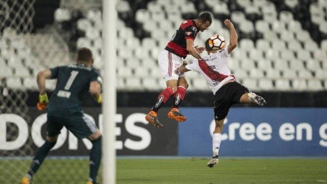 Botafogo inflaciona aluguel do Engenhão e Flamengo pode desistir de acordo