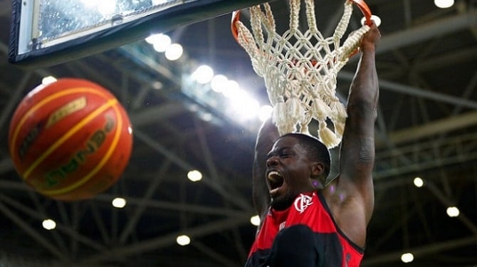 Com Arena lotada, Flamengo recebe Mogi para jogo 2 da semifinal do NBB