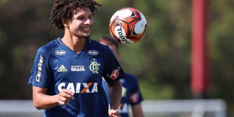 Arão no Inter? Caetano diz que vai se informar de tudo sobre volante do Flamengo
