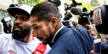 Após 10h30 de audiência, Paolo Guerrero deixa sede da CAS confiante