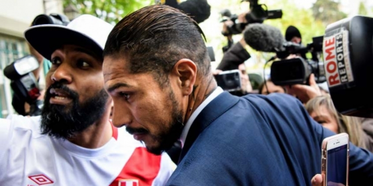 Após 10h30 de audiência, Paolo Guerrero deixa sede da CAS confiante